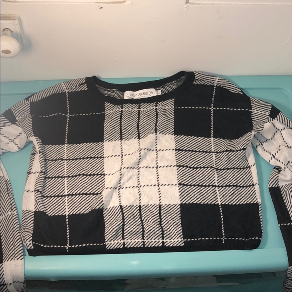 Black/white long sleeve fall sweater
